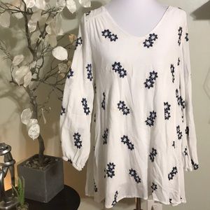 Sadie & Sage White and Blue Floral Tunic